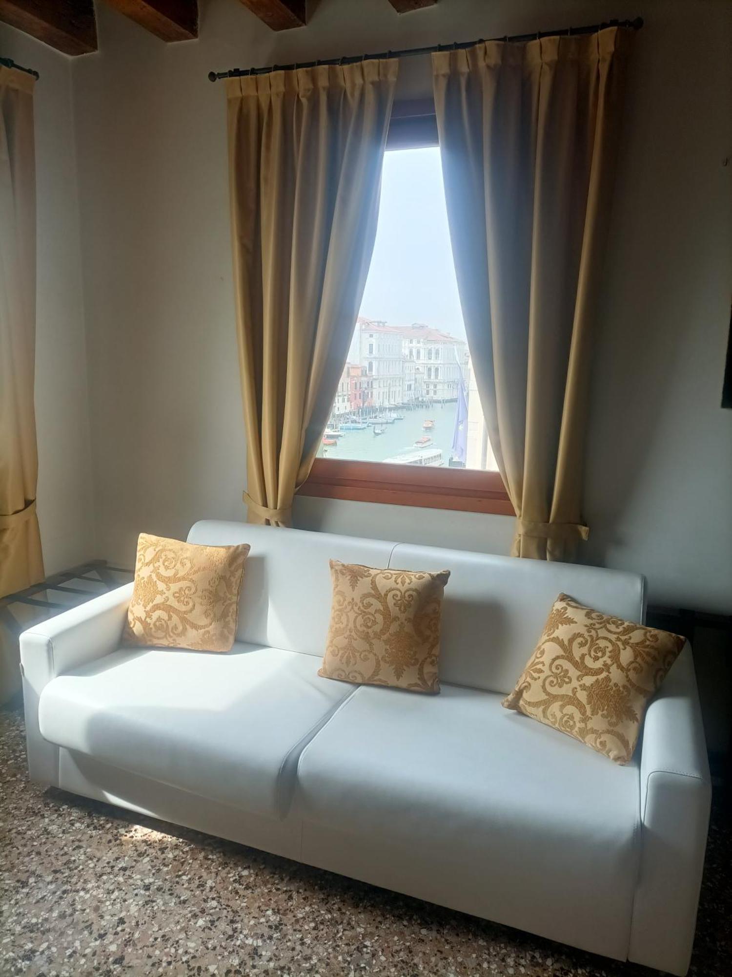 Hotel Ai Santi Apostoli 3*
